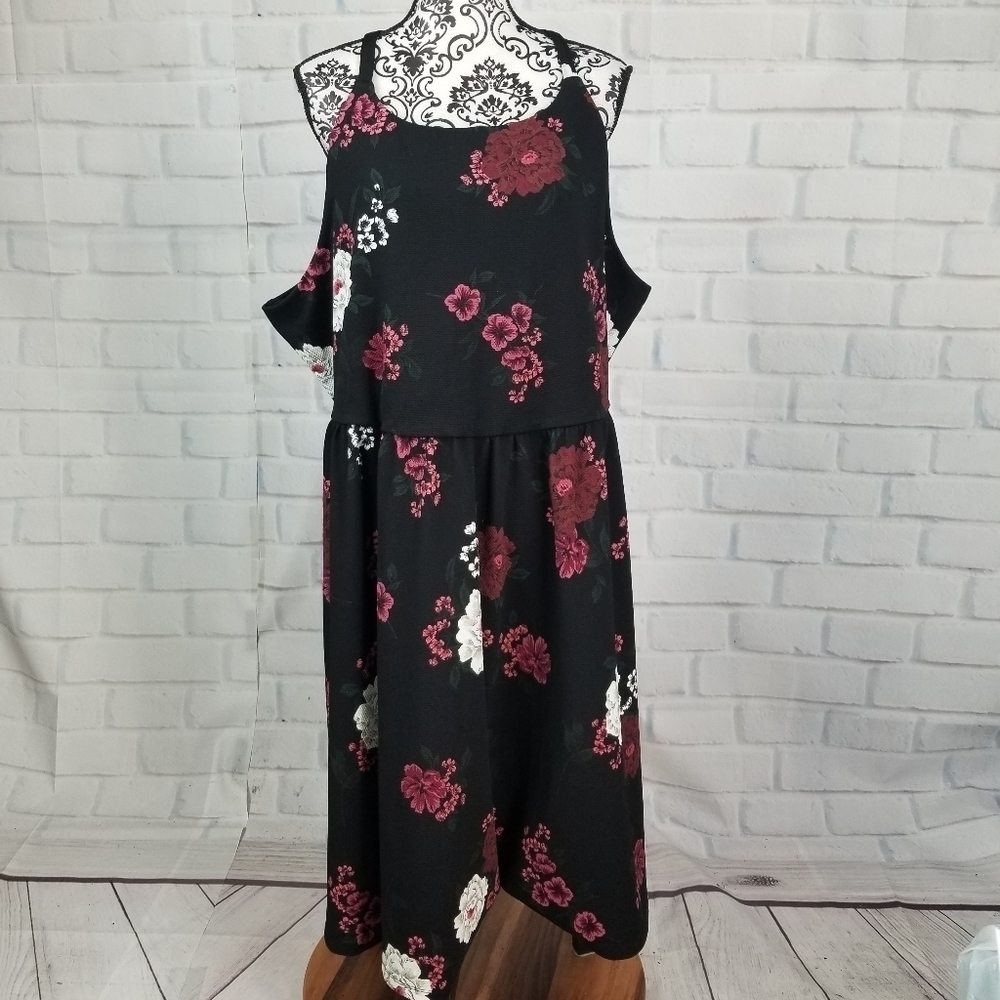 Torrid size 4 sleeveless stretch knit floral dress